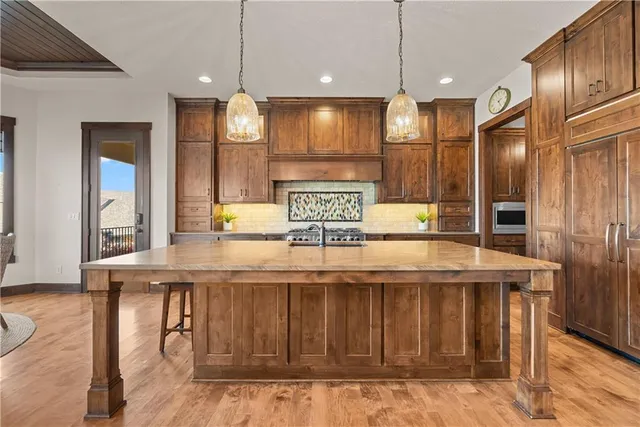 $1,300,000 | 2808 Northwest Nutall Court, Lee's Summit, MO 64081