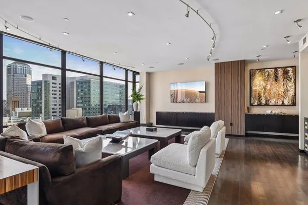 $630,000 | 201 South 11th Street, Unit 1120, Minneapolis, MN 55403