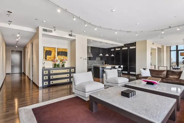 $630,000 | 201 South 11th Street, Unit 1120, Minneapolis, MN 55403