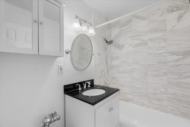 $224,900 | 2970 North Lake Shore Drive, Unit 6F, Chicago, IL 60657