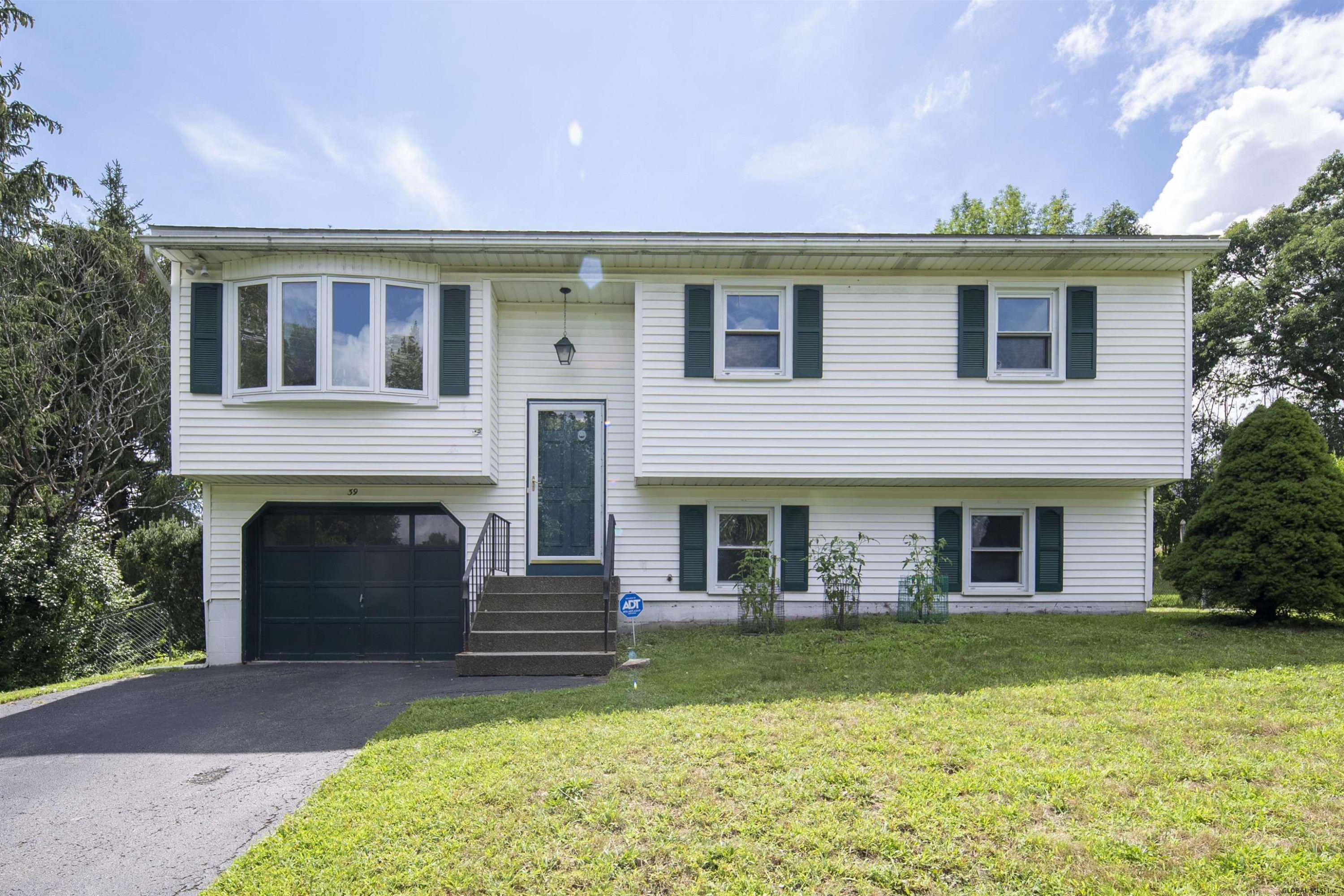 39 Abby Road Colonie, NY 12110 - Photo 1 of 28 Photo 1