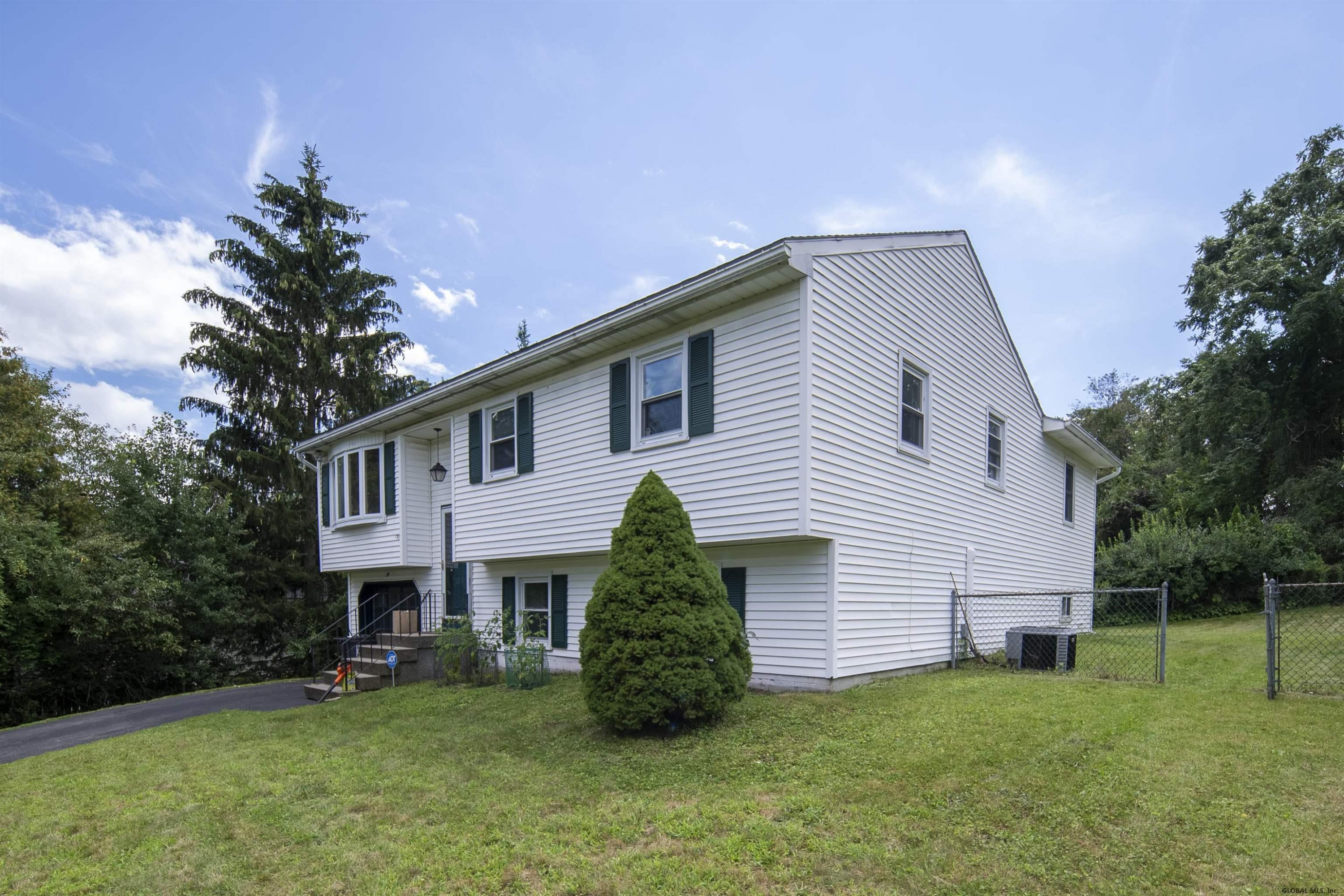 39 Abby Road Colonie, NY 12110 - Photo 2 of 28 Photo 2
