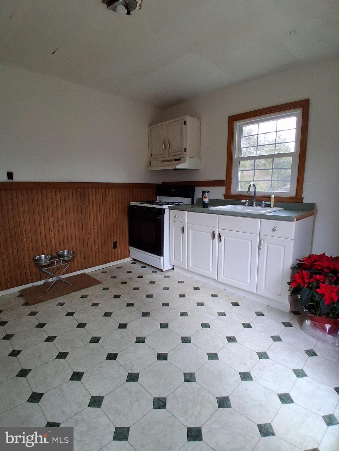 643 North Main Street Clayton, NJ 08312 - Photo 3 of 8 a kitchen with granite countertop a sink and a stove