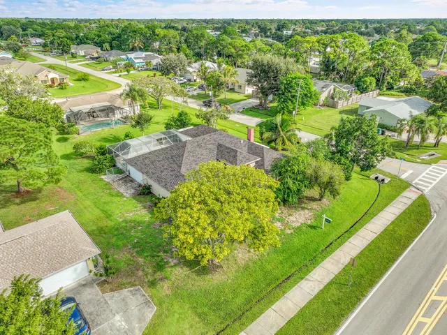 $449,000 | 113 Southwest Thornhill Drive, Port St. Lucie, FL 34984