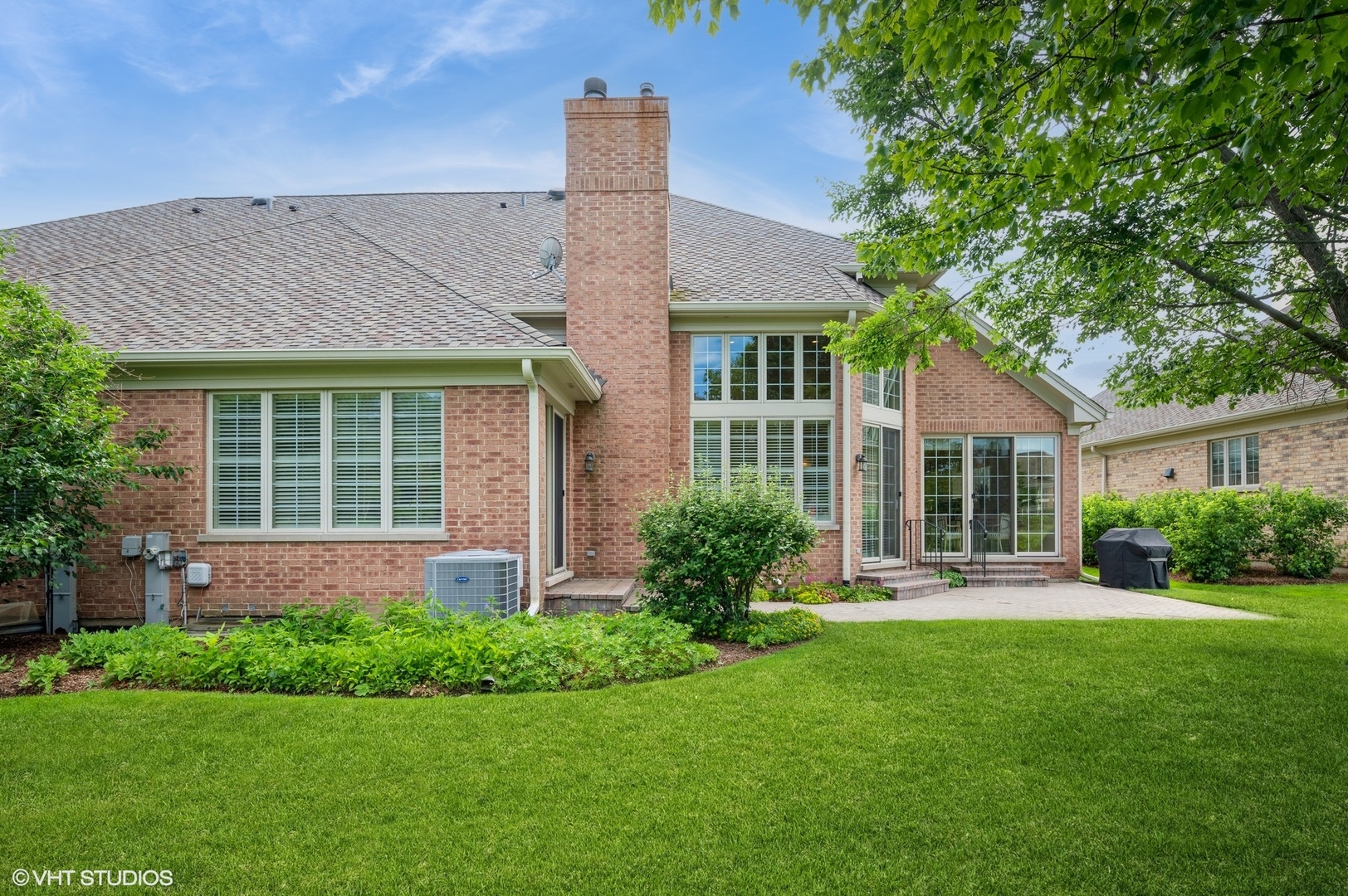 2139 Royal Ridge Drive Northbrook, IL 60062 - Photo 2 of 27 Gallery Image 2