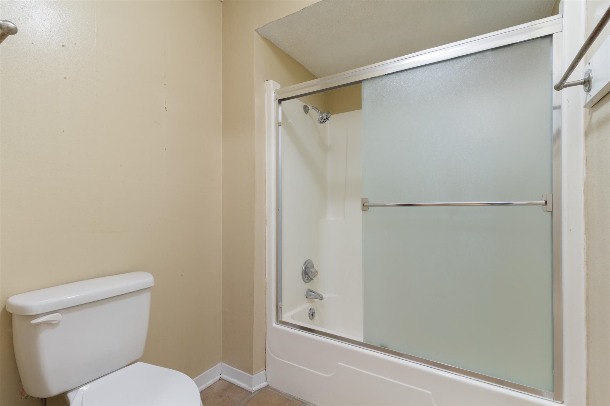 821 Old Ranch Road San Marcos, TX 78666 - Photo 16 of 29 Tub with Shower