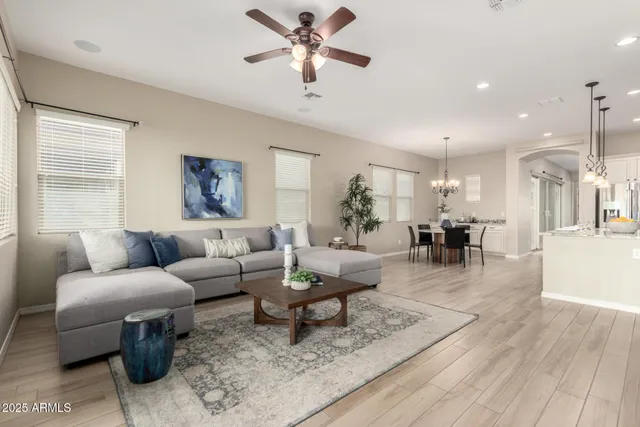 $690,000 | 2811 South Jeffry Street, Gilbert, AZ 85295