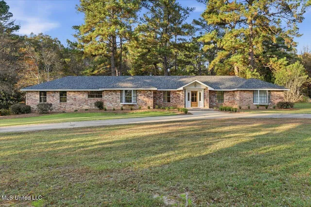 $379,800 | 14 Sylwood Place, Jackson, MS 39209