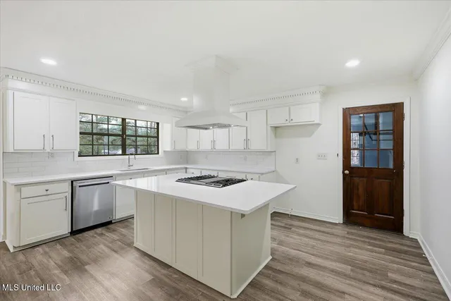 $379,800 | 14 Sylwood Place, Jackson, MS 39209