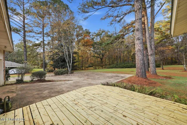 $379,800 | 14 Sylwood Place, Jackson, MS 39209