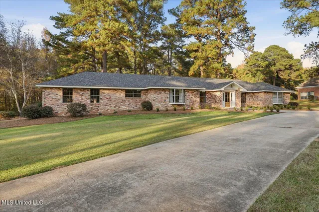 $379,800 | 14 Sylwood Place, Jackson, MS 39209