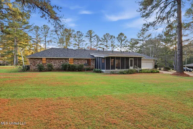 $379,800 | 14 Sylwood Place, Jackson, MS 39209