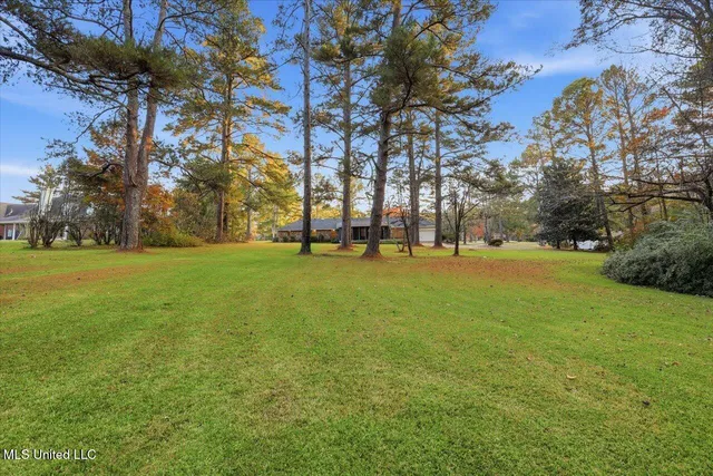 $379,800 | 14 Sylwood Place, Jackson, MS 39209