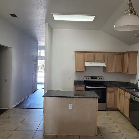$2,095 | 825 Stafford Station Drive, Saginaw, TX 76131