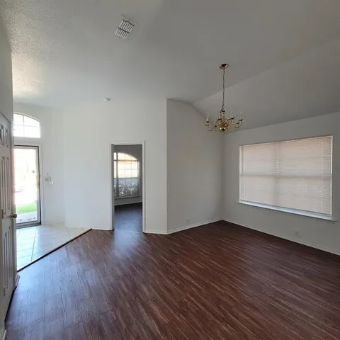 $2,095 | 825 Stafford Station Drive, Saginaw, TX 76131