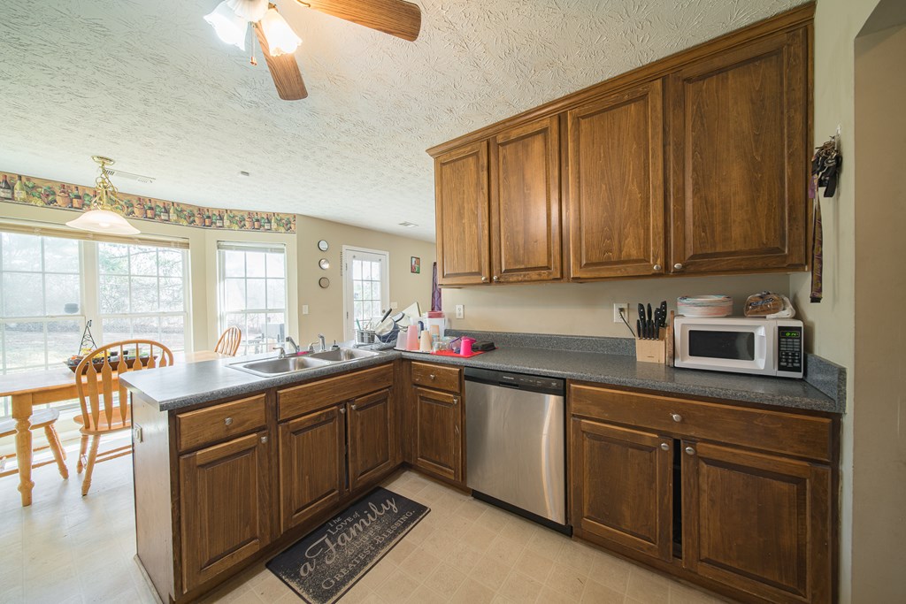 842 Pheasant Loop Columbus, GA 31907 - Photo 9 of 29 kitchen