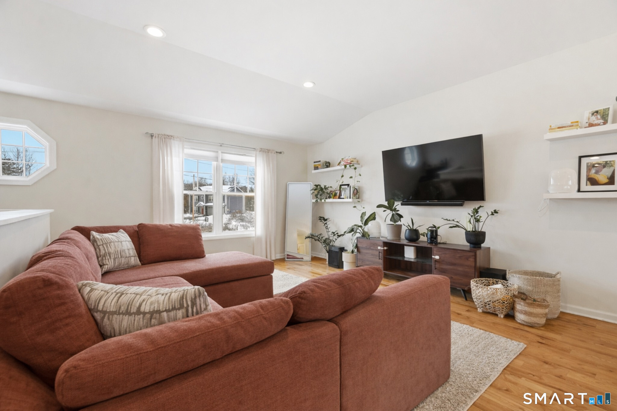 1320 Chopsey Hill Road Bridgeport, CT 06606 - Photo 6 of 21