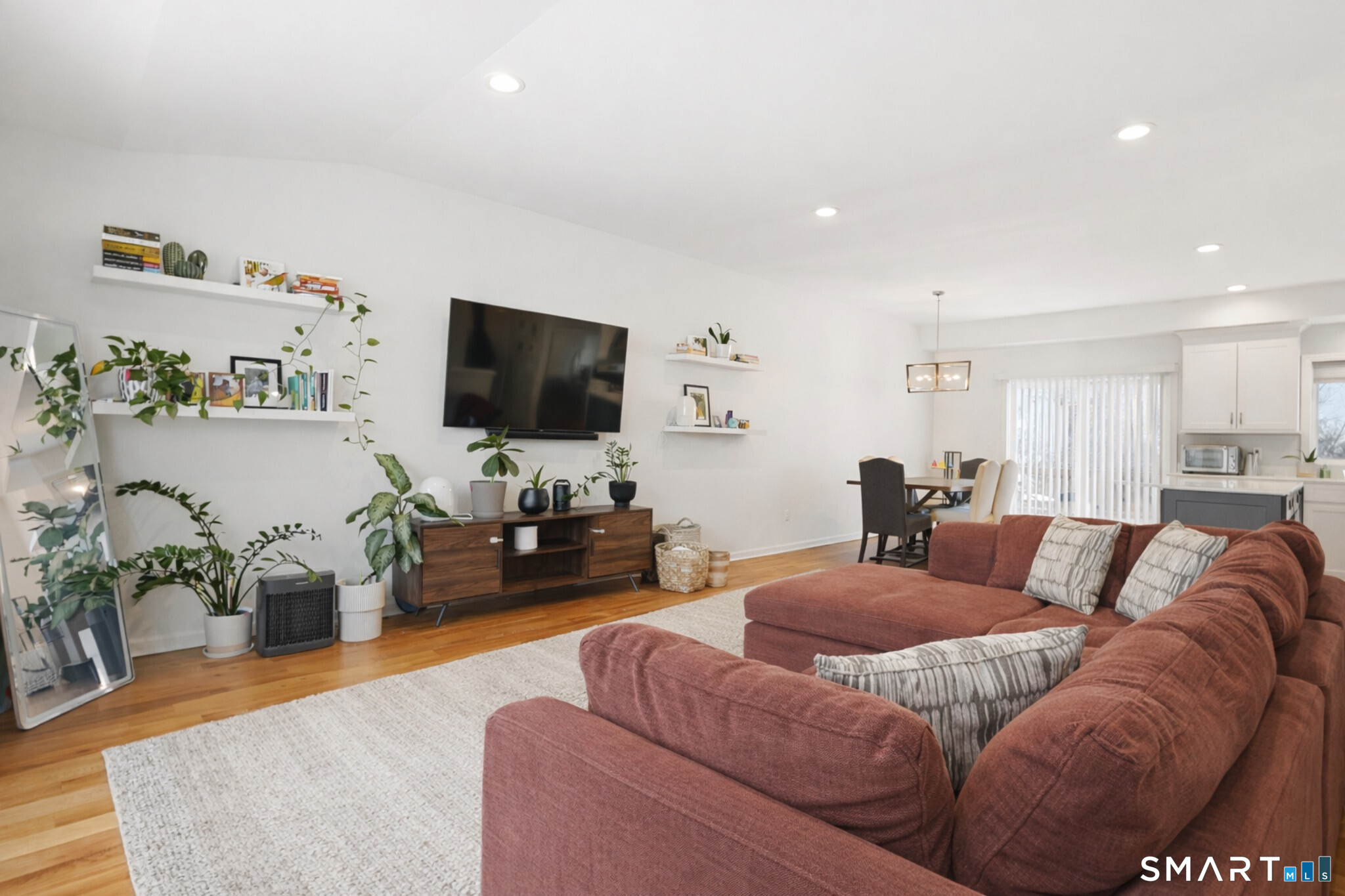 1320 Chopsey Hill Road Bridgeport, CT 06606 - Photo 8 of 21