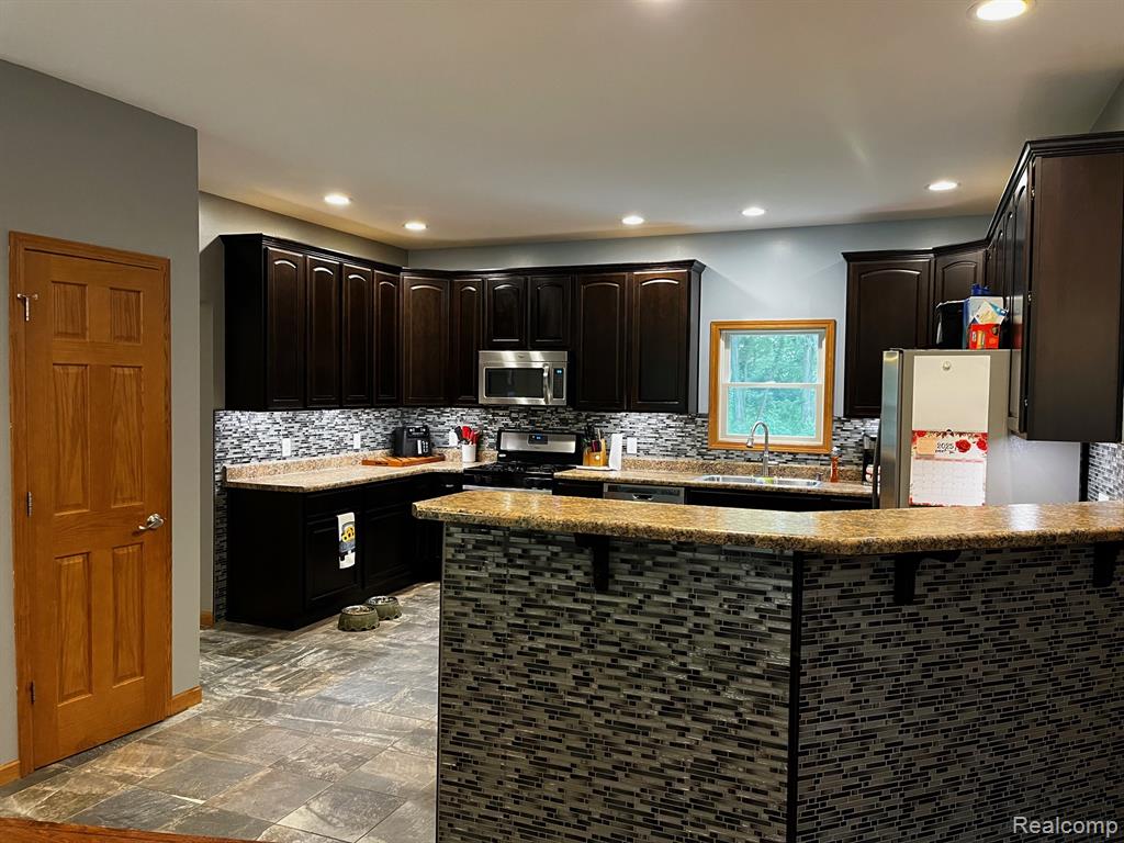 895 Jennings Road Whitmore Lake, MI 48189 - Photo 8 of 49 Gallery Image 8