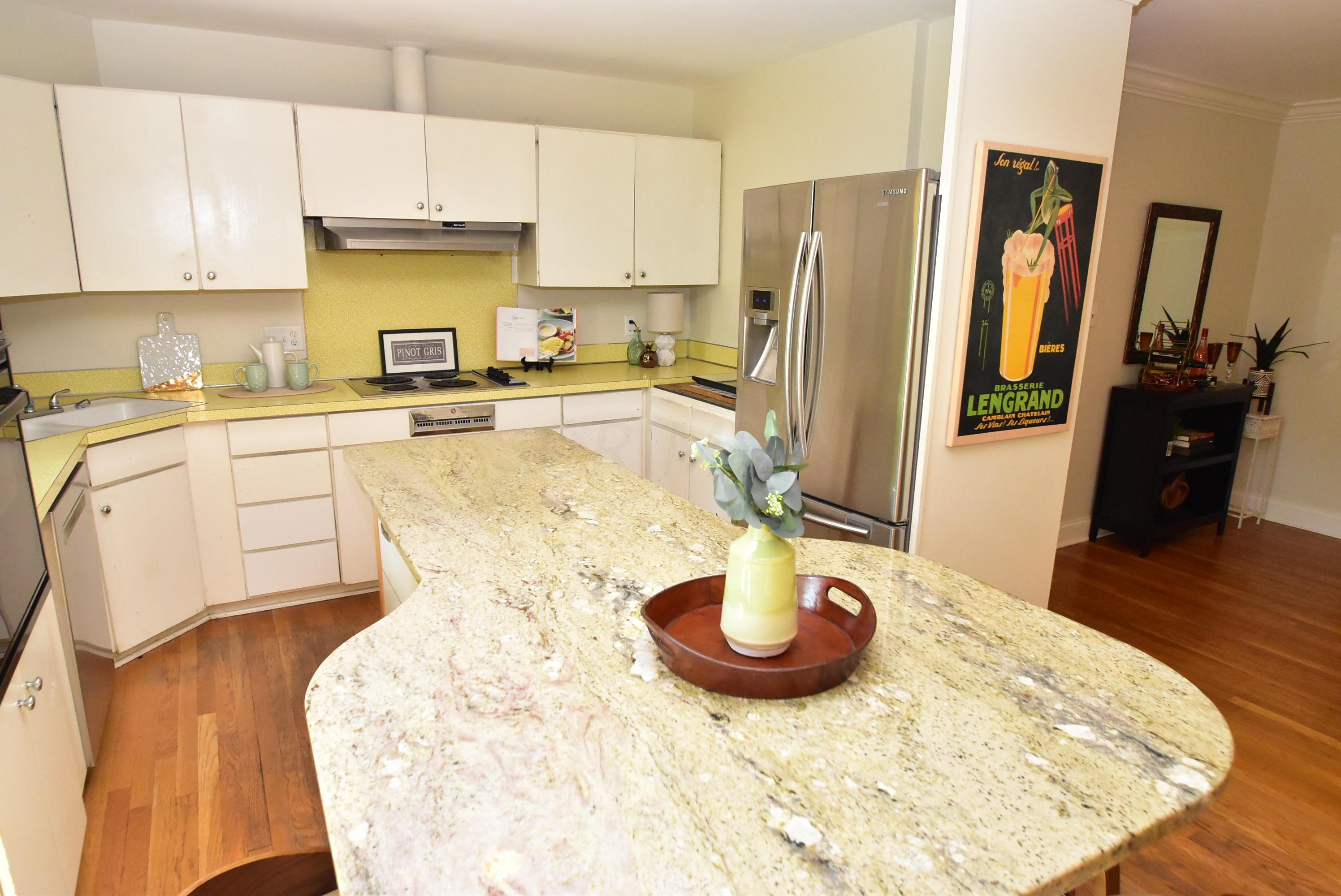 2696 Chester Road Upper Arlington, OH 43221 - Photo 6 of 41 Gallery Image 6