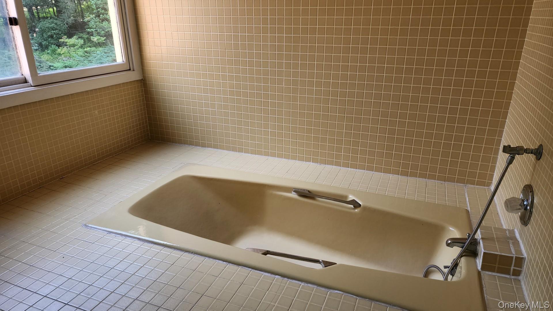 402 Hortontown Road Hopewell Junction, NY 12533 - Photo 26 of 29 a bathroom with a bathtub