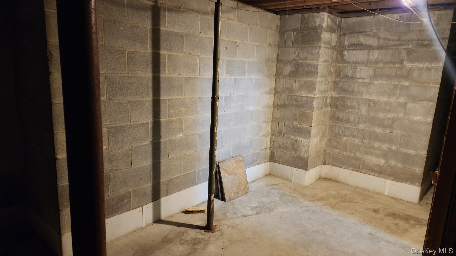 402 Hortontown Road Hopewell Junction, NY 12533 - Photo 29 of 29 a bathroom with a bathtub