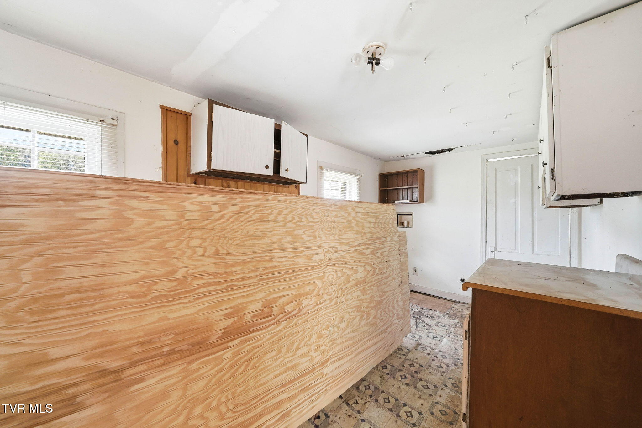 220 North Reece Avenue Mountain City, TN 37683 - Photo 37 of 44 detached house kitchen