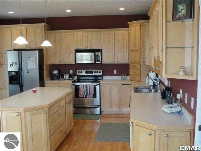 72 East Blue Grass Road Mount Pleasant, MI 48858 - Photo 3 of 15 1774423-2.JPG