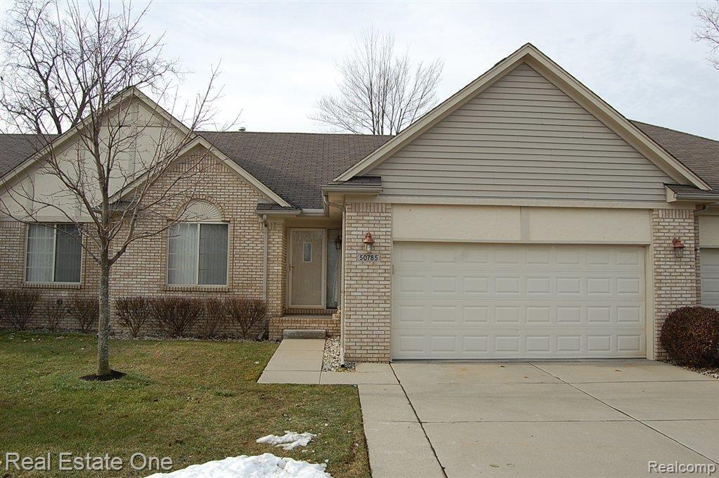 50785 Raintree Circle, Unit 63 New Baltimore, MI 48047 - Photo 1 of 14 raintree 50785 003.JPG