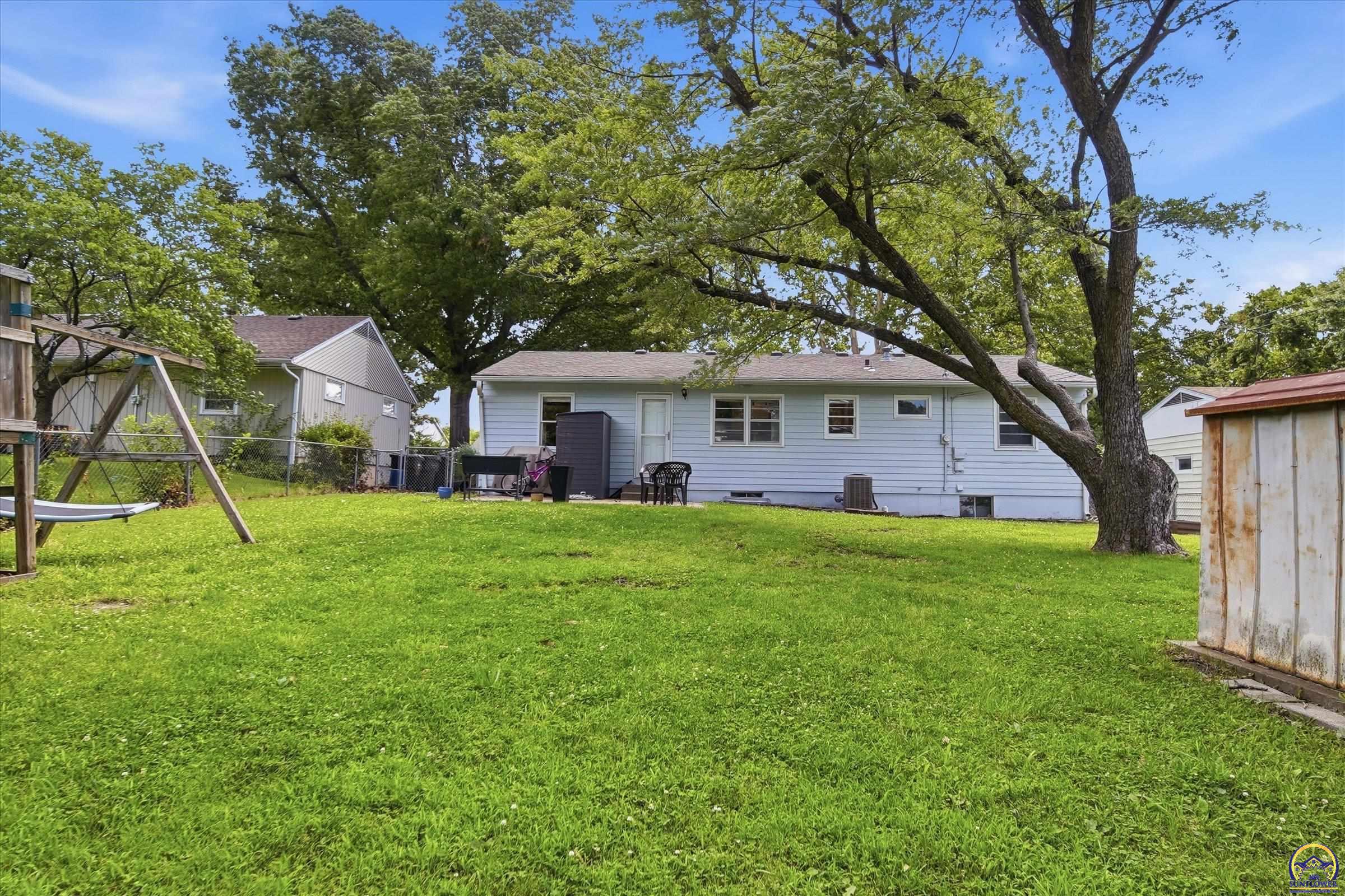 2543 Southwest Kent Street Topeka, KS 66614 - Photo 36 of 38