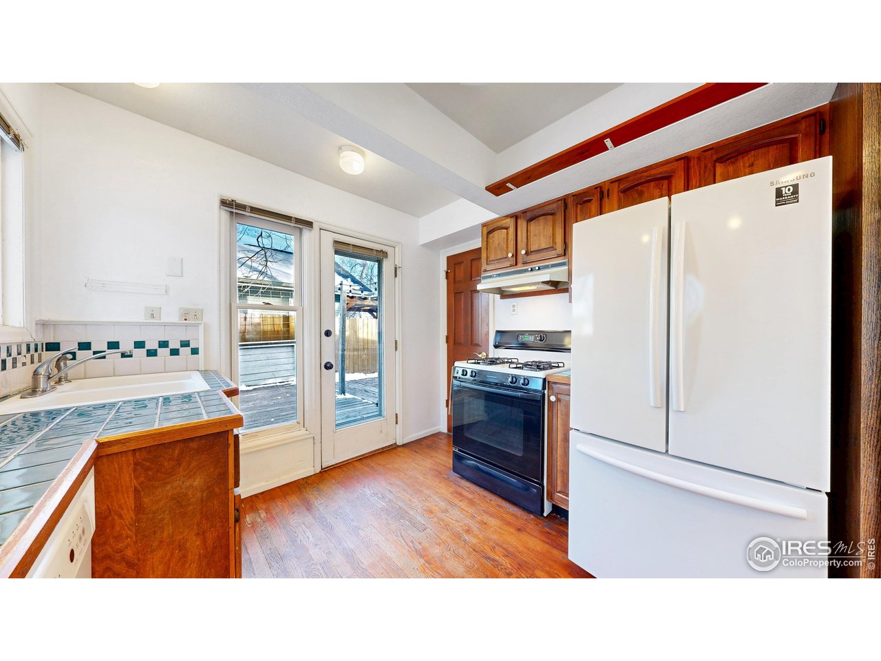 1035 West Oak Street Fort Collins, CO 80521 - Photo 13 of 50 a living room with stainless steel appliances kitchen island granite countertop wooden cabinets and a stove