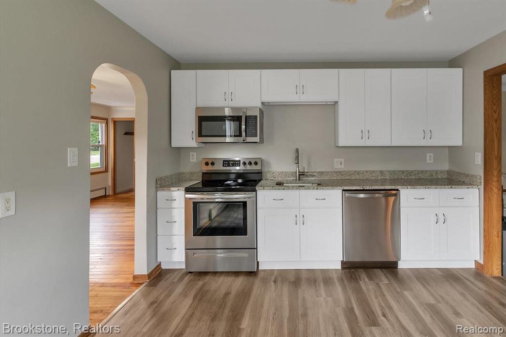 21038 Gill Road Farmington Hills, MI 48335 - Photo 8 of 25