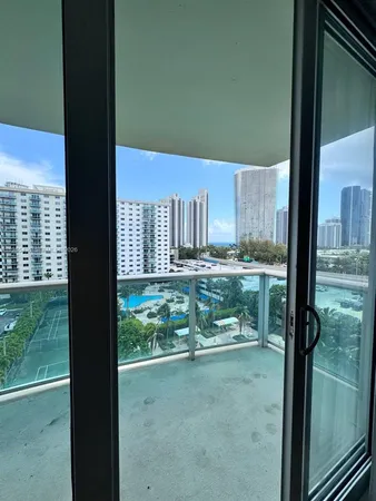 $1,950 | 19380 Collins Avenue, Unit 910, Sunny Isles Beach, FL 33160