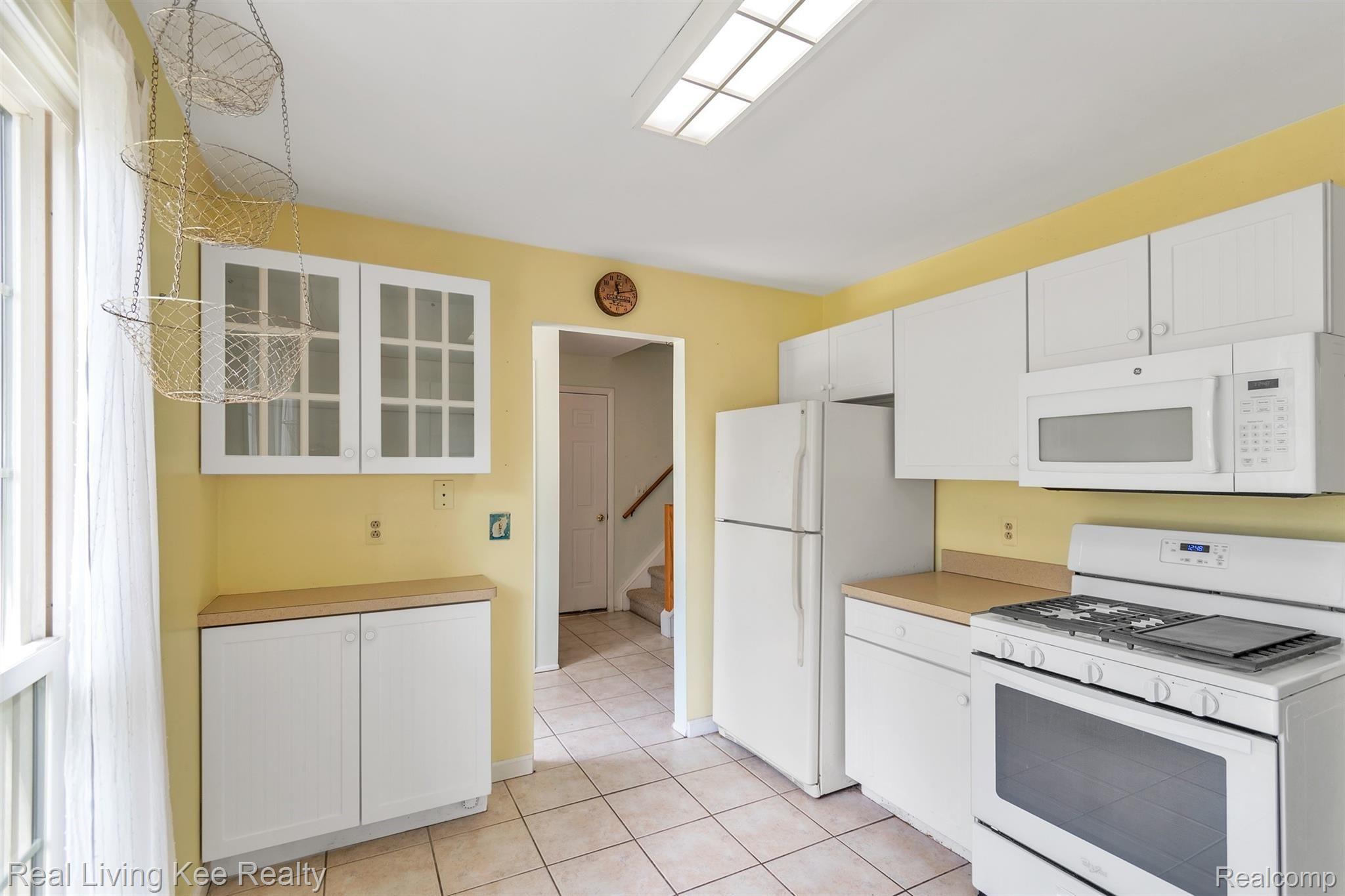 1594 Ravine Lane Rochester, MI 48306 - Photo 5 of 32 ravinekit3.jpg