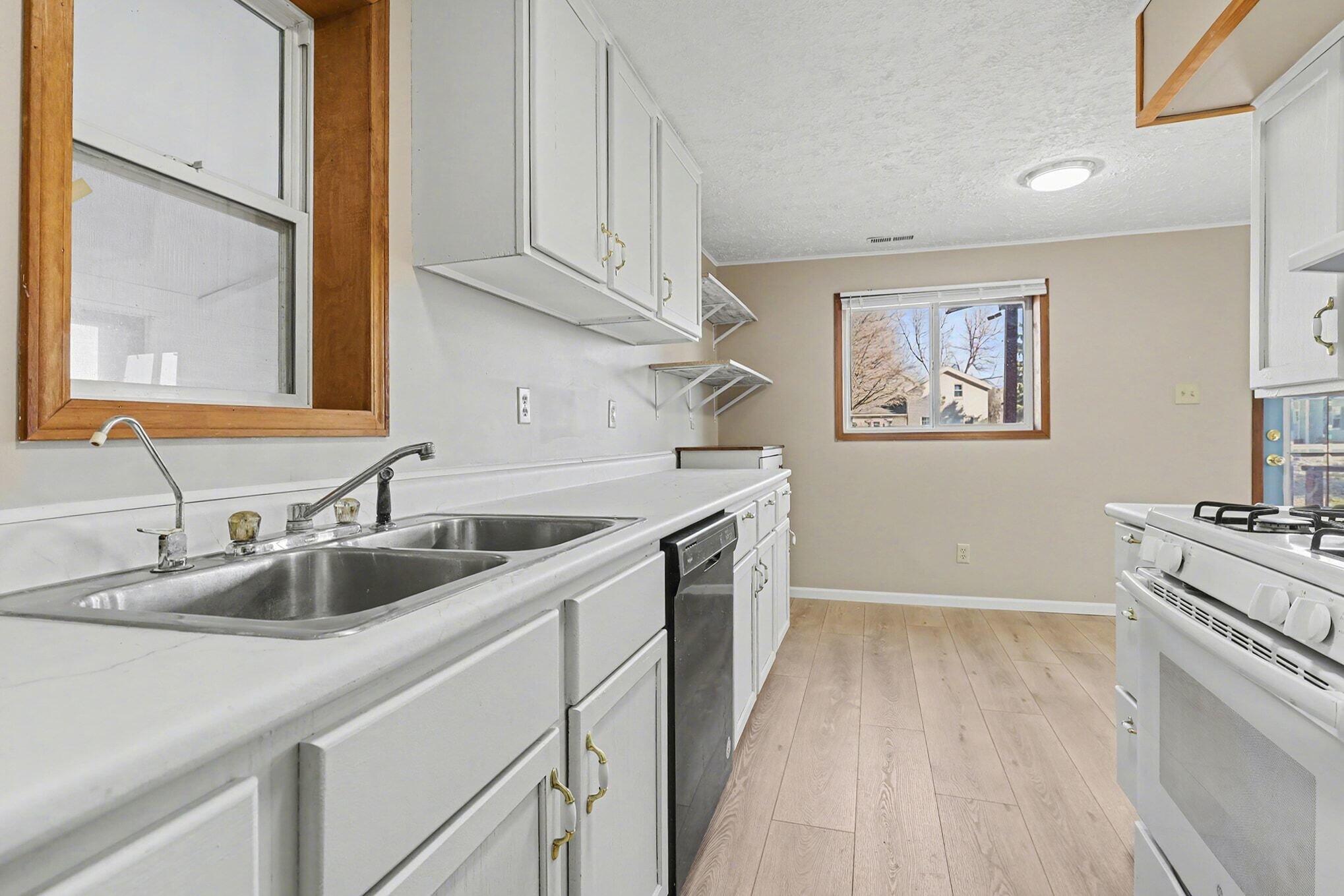 9558 Belding Road Northeast Rockford, MI 49341 - Photo 11 of 27 011_file_4164