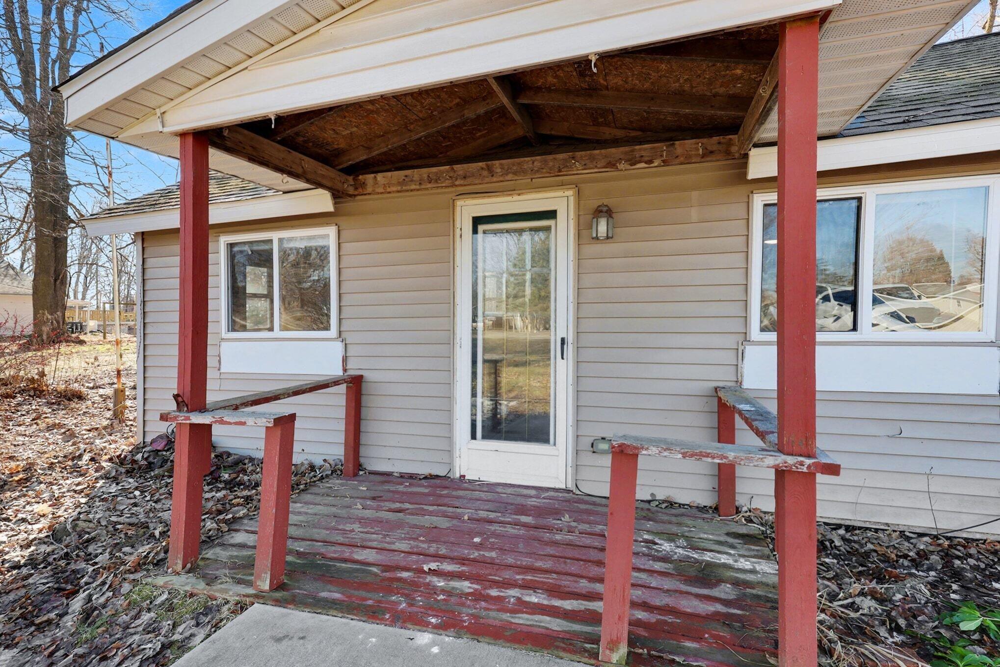 9558 Belding Road Northeast Rockford, MI 49341 - Photo 3 of 27 003_file_2129