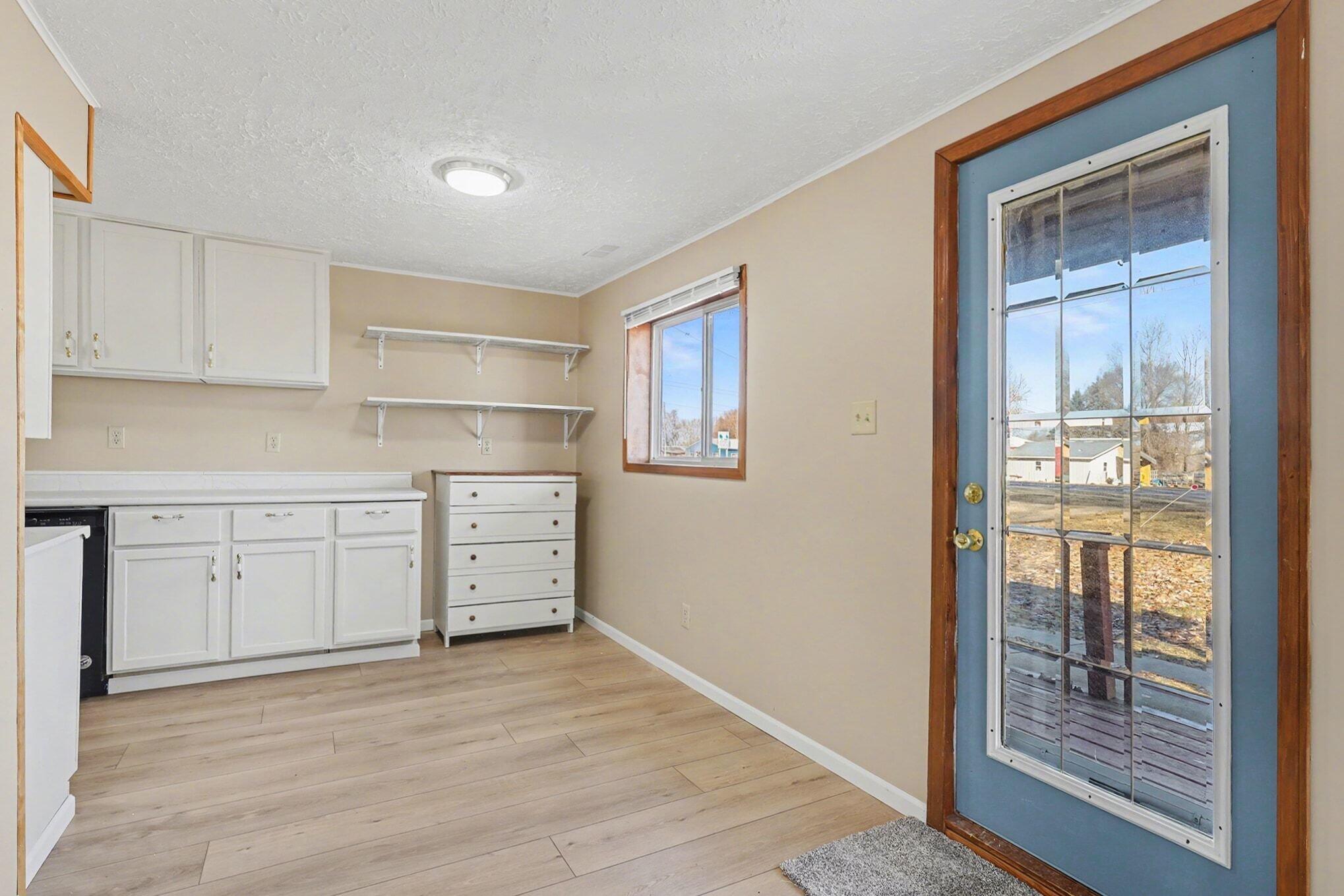 9558 Belding Road Northeast Rockford, MI 49341 - Photo 6 of 27 006_file_5768