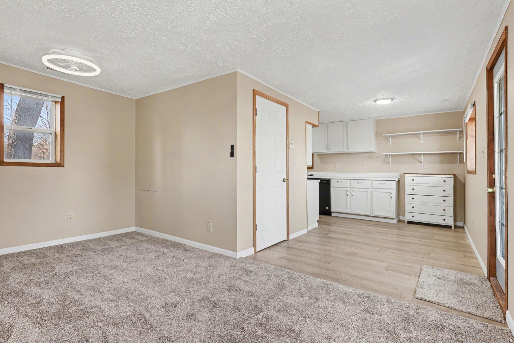 9558 Belding Road Northeast Rockford, MI 49341 - Photo 7 of 27 007_file_1313