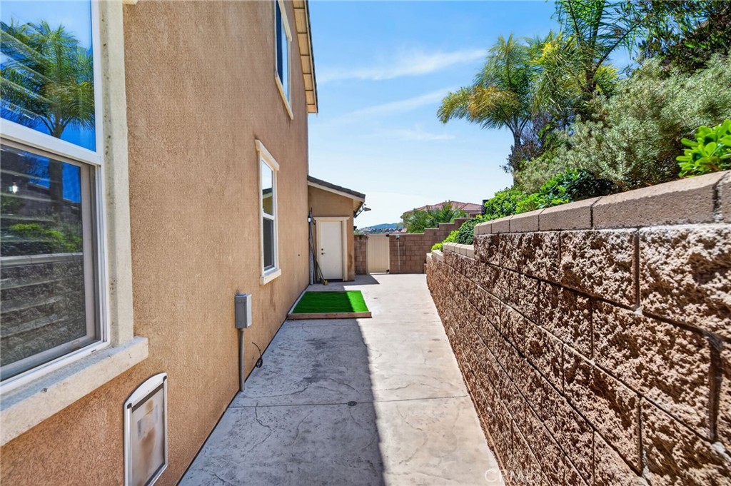 33320 Kilroy Road Temecula, CA 92592 - Photo 65 of 73 Side Yard Dog Run
