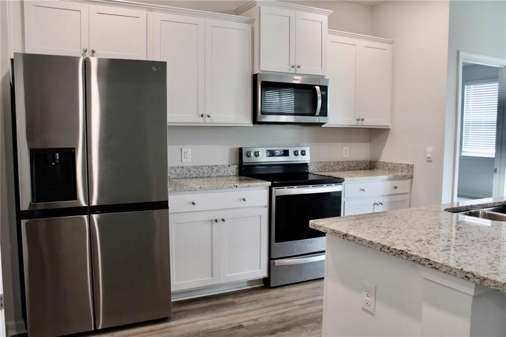 102 Fremont Lane Pooler, GA 31322 - Photo 5 of 10 a kitchen with a refrigerator stove and sink
