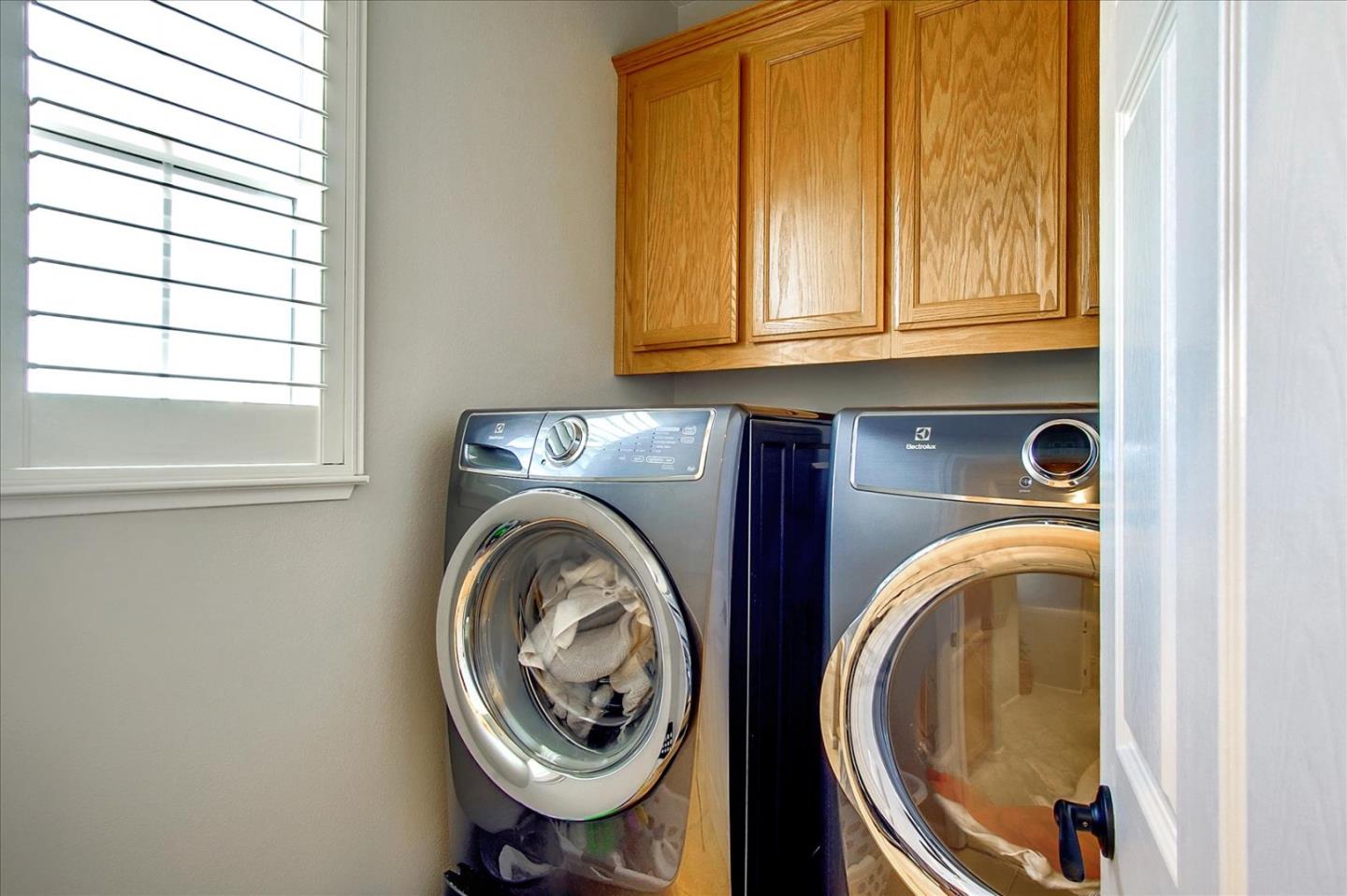 758 Tennyson Drive Gilroy, CA 95020 - Photo 31 of 39 a utility room with dryer and washer