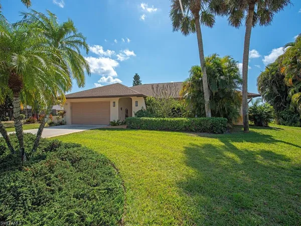 $695,000 | 105 Cherry Hill Court, Naples, FL 34113