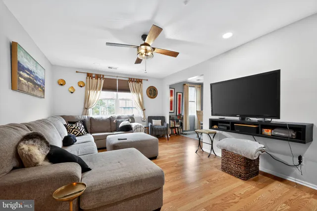 $224,999 | 8 John Hancock Bldg, Turnersville, NJ 08012