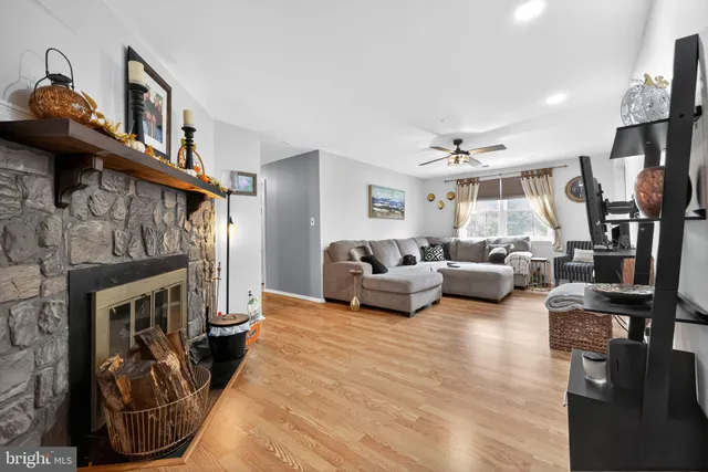 $224,999 | 8 John Hancock Bldg, Turnersville, NJ 08012