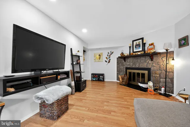 $224,999 | 8 John Hancock Bldg, Turnersville, NJ 08012