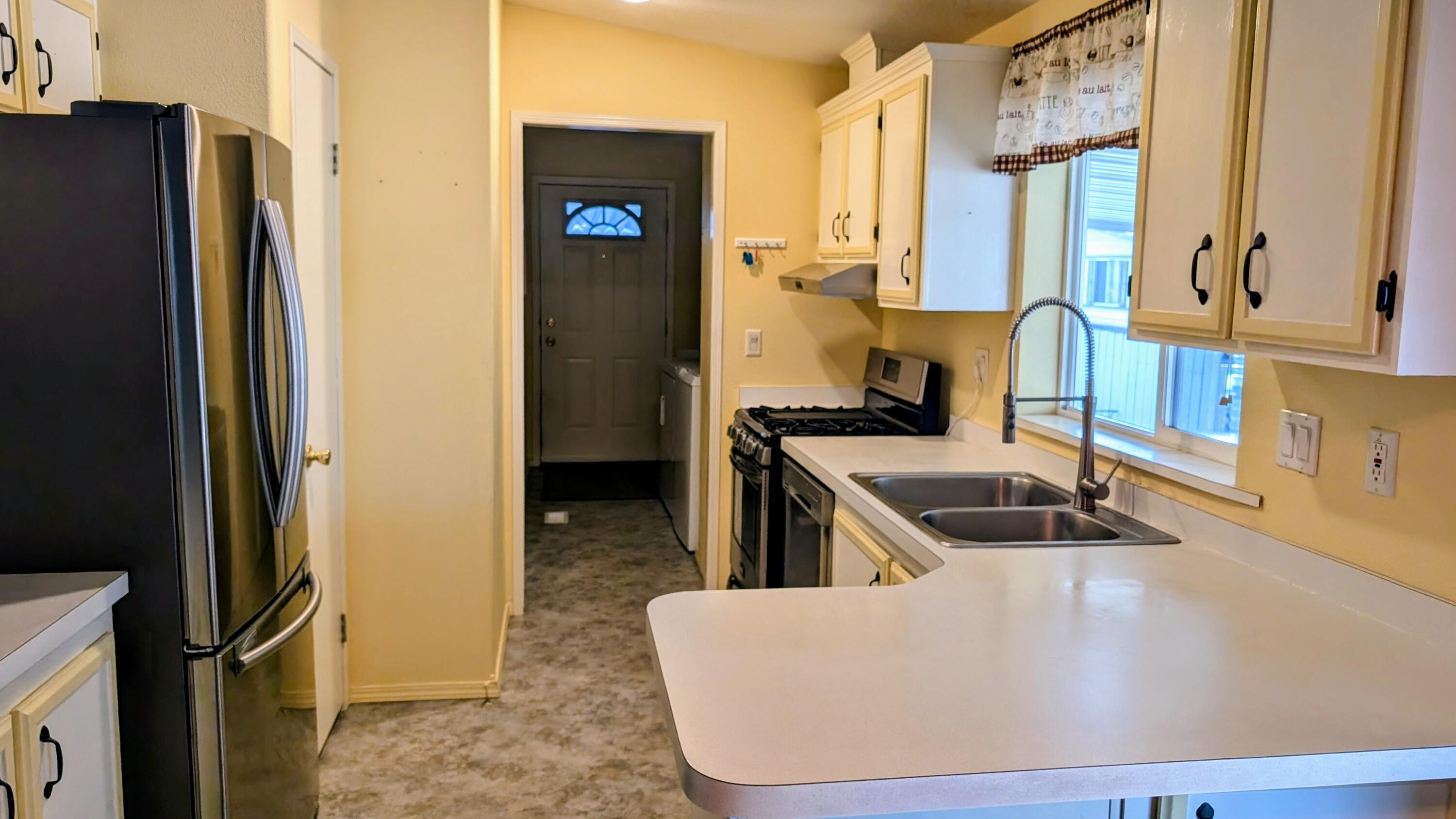301 Freeman Road, Unit 97 Central Point, OR 97502 - Photo 4 of 11 8a661e7d-de3f-45e1-9908-fc6bc50aaeb1~1