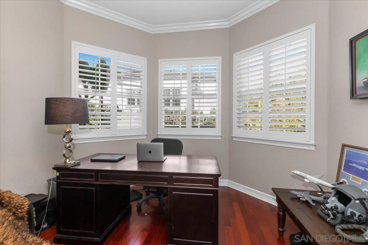 515 Verbena Court Encinitas, CA 92024 - Photo 17 of 42 a room with a window