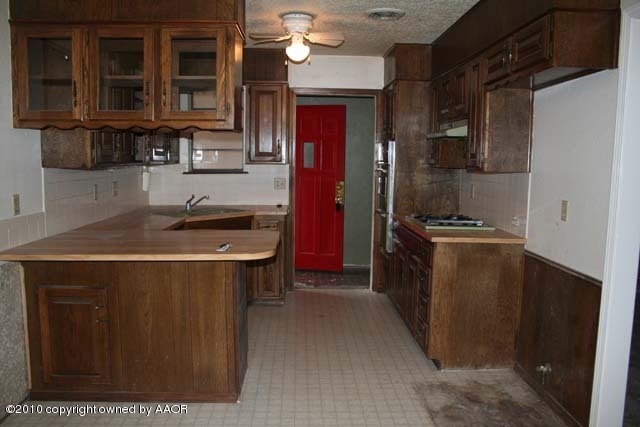 5702 Leigh Avenue Amarillo, TX 79110 - Photo 5 of 11 Kitchen V2