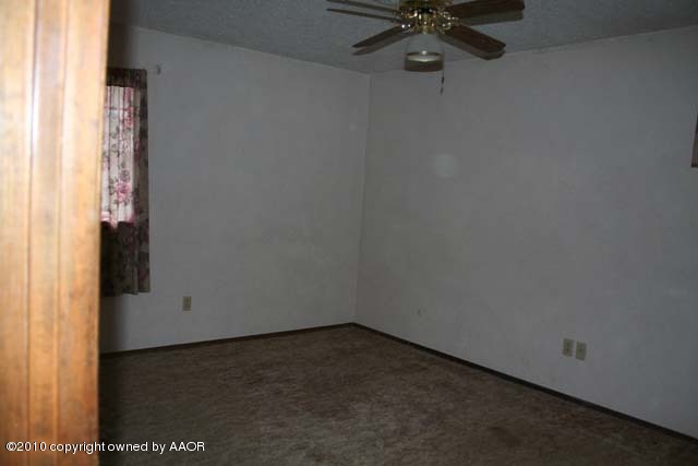 5702 Leigh Avenue Amarillo, TX 79110 - Photo 8 of 11 Bedroom 2
