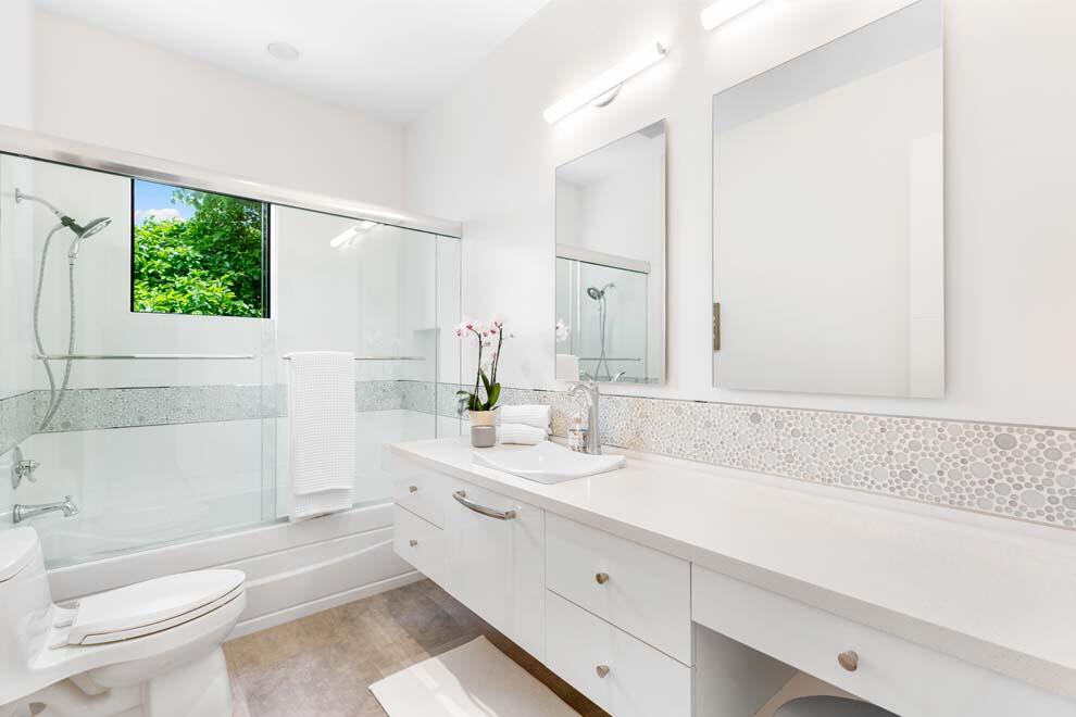 1540 Paslay Place Manalapan, FL 33462 - Photo 25 of 40 a bathroom with a sink a toilet and a bathtub
